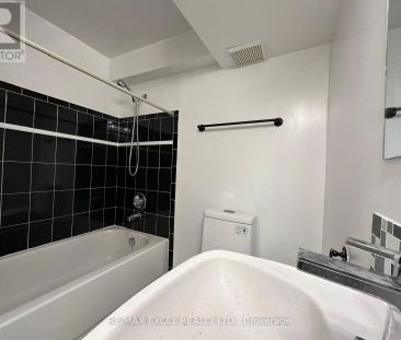 8 MIDCROFT DRIVE - Photo 6