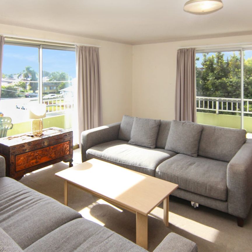 Three Bedroom Furnished Apartment - Photo 1