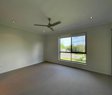McGrath Mooloolaba proudly present this spacious 3 bedroom home loc... - Photo 3