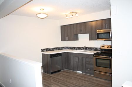 For Rent: 2 Bed, 2.5 Bath Townhome in Harbour Landing - Photo 3