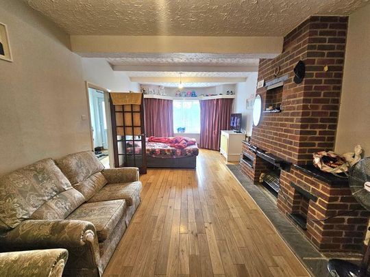 6 bedroom semi-detached house to rent - Photo 1