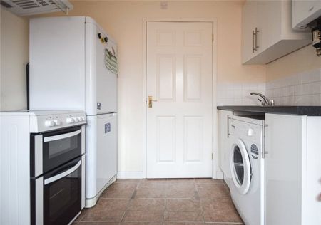 Well presented 1 Bedroom apartment to rent just to the south of the City with local amenities close by & excellent access to City centre & Addenbrookes Hospital. Single occupants only. Utility bills included at an additional cost. Furnished. - Photo 4