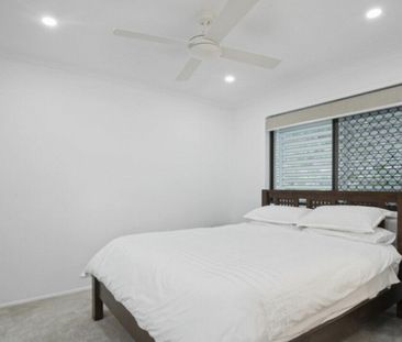 THREE BEDROOM DUPLEX - GREAT LOCATION - Photo 2