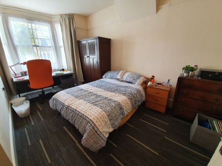 8 Bed Student Accommodation - Photo 4