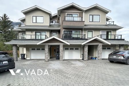 3 Bedroom Townhouse For Rent in Squamish - Photo 2