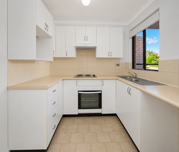 Freshly Updated Three Bedroom Townhouse with Resort-Style Facilitie... - Photo 3