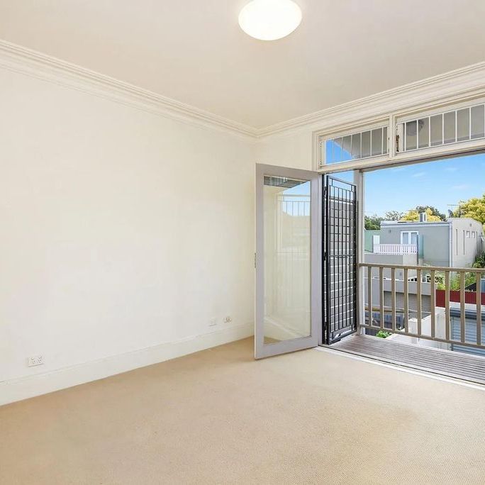 Spacious Three-Bedroom Home in a Quiet Alexandria Pocket - Photo 1