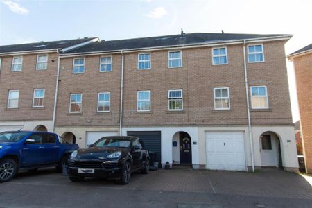 3 bedroom townhouse to rent - Photo 2
