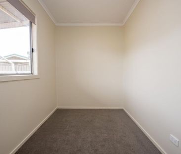 Close to City Centre - Available Now - Photo 1