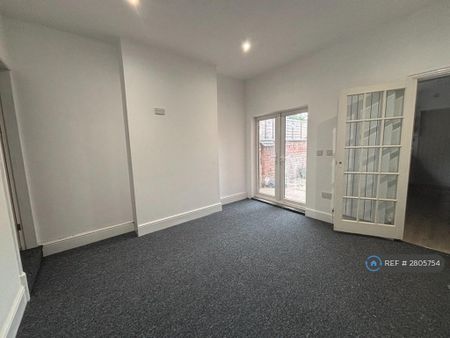 3 bedroom terraced house to rent - Photo 3