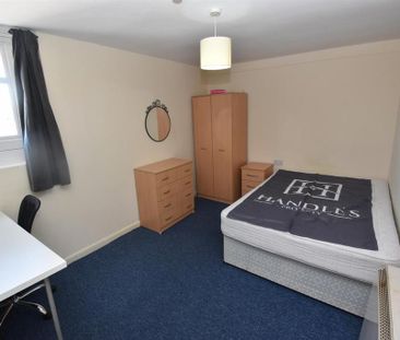 3 bedroom flat to rent - Photo 2