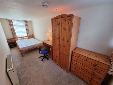 6 Bed Student Accommodation - Photo 3