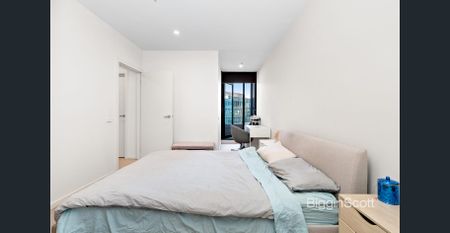 Light-Filled Furnished Apartment with Balcony, Pool & Gym Access - Photo 5