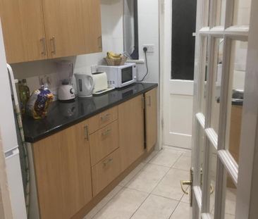 1 bedroom in a house share to rent - Photo 4