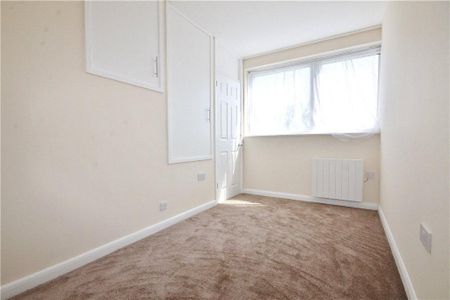 4 bedroom end of terrace house to rent - Photo 5