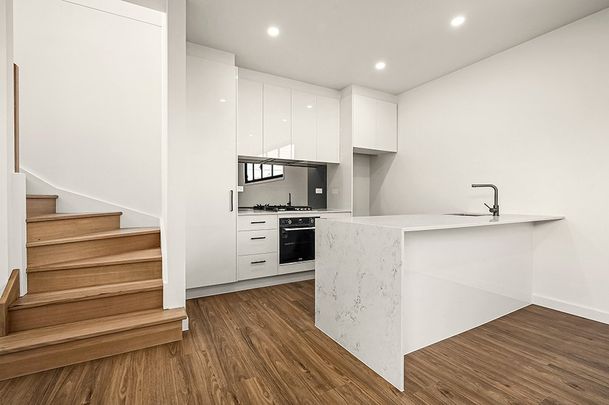 Stylish and Modern Three-Bedroom, Three-Bathroom Home in Prime Footscray Location - Photo 1