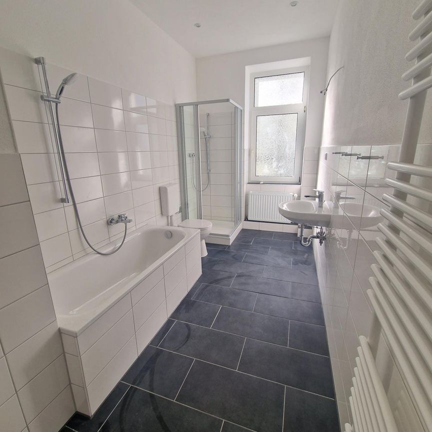 Helle geräumige zwei Zimmer Wohnung im Erdgeschoß - Photo 1