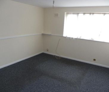 Compton Court - Photo 2