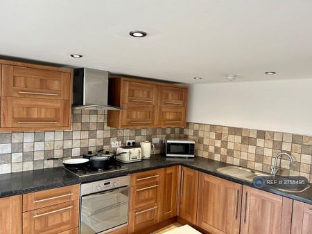 1 bedroom in a house share to rent - Photo 5