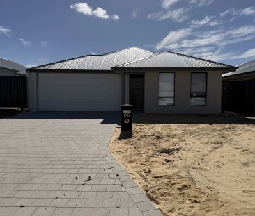 Brand New Modern Family Home with Quality Finishes in Prime Location - Photo 3