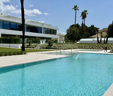 Semi-Detached House in Nueva Andalucía - Photo 5