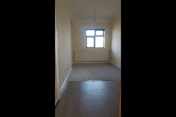 Studio Flat, Eastern Avenue, IG2 - Photo 1