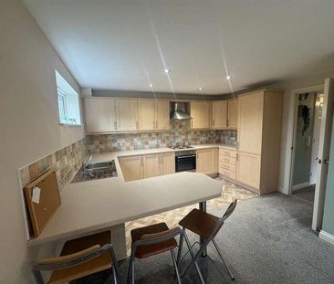 The Plantations, Low Moor, BD12 - Photo 2