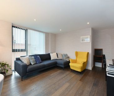 3 Bed Flat, Essex Park Mews, W3 - Photo 2