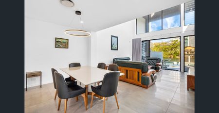 Luxury Waterfront Residence | Central Surfers Paradise Location - Photo 4