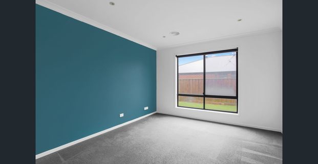 Spacious & Modern Family Home - Photo 1