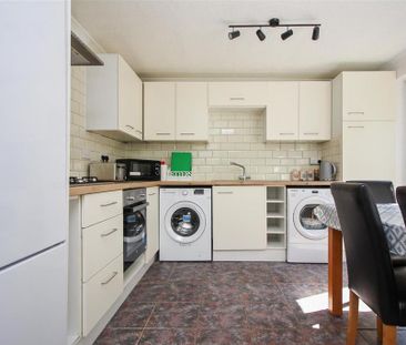 4 bedroom terraced house to rent - Photo 6