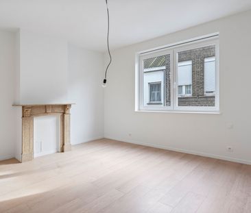 Gerenoveerde rijwoning in het centrum van Veurne - Photo 2