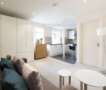 A modern studio flat situated in a period building ideally located ... - Photo 1