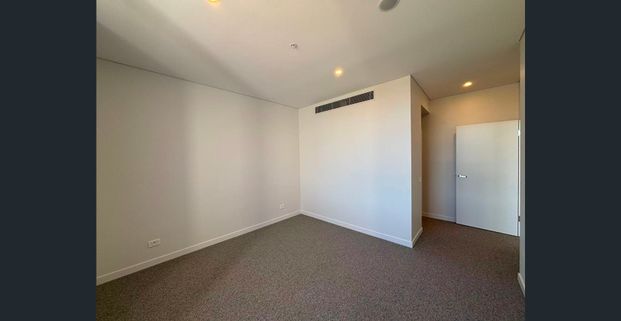 Spacious Brand New Three-Bedroom Apartment with Large Balcony - Photo 1