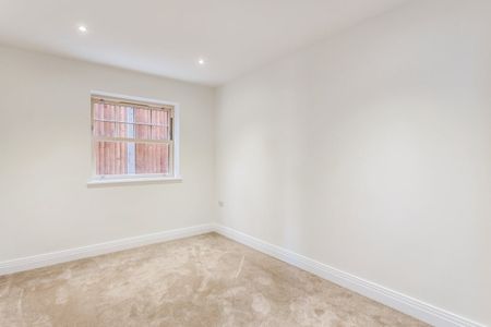 6 bedroom detached house to rent - Photo 4