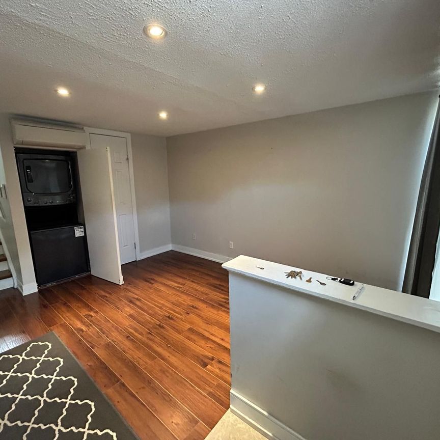 For Lease - 1666 Queen Street Unit# 2, Toronto, Ontario - Photo 1