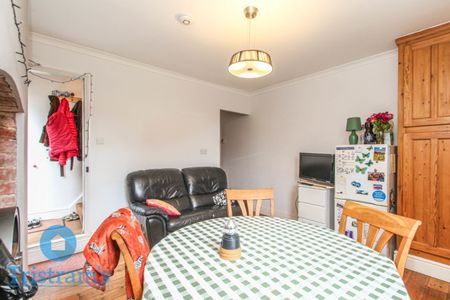 4 bed Semi-Detached House for Rent - Photo 4