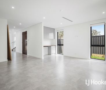 Stunning Brand New 5 Bedroom Home - Photo 5