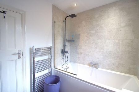 3 bedroom semi-detached house to rent - Photo 5