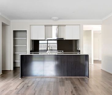 Charming Family Home in the Heart of Pimpama! - Photo 1