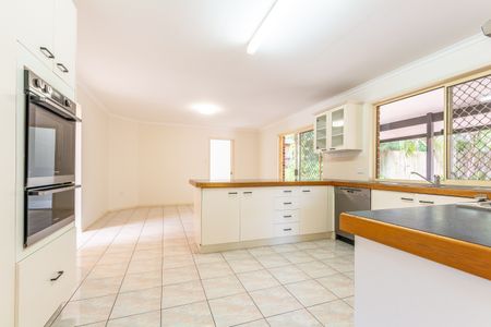 6 Hennessy Lane, Kedron QLD 4031 - House For Rent - $1,300 | Domain - Photo 3