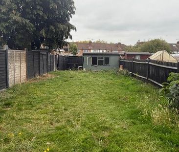 3 bedroom end of terrace house to rent - Photo 4