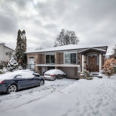 Beautiful 4-Bdrm with Private Yard in Bayview Woods-Steeles - Photo 3