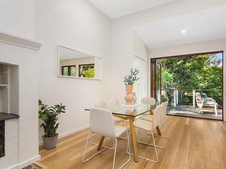 Tastefully Renovated, Modern and Spacious Two Bedroom Family Home in A Highly Sought Parkside Setting - Photo 2