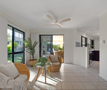 Beautifully presented family home with a pool! - Photo 2