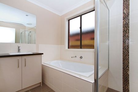 GREAT HOME, GREAT LOCATION - Photo 5