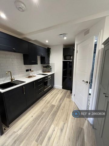 1 bedroom in a house share to rent - Photo 4