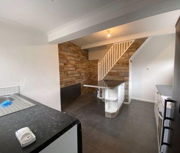 2 bedroom terraced house to rent - Photo 2