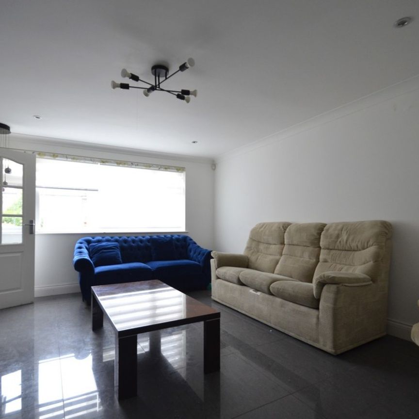 5 bedroom Semi-detached house to rent - Photo 1