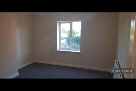 2 bedroom end of terrace house to rent - Photo 2